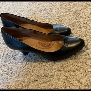 SOFFT Women's Heel Black  Leather Upper Pumps 9